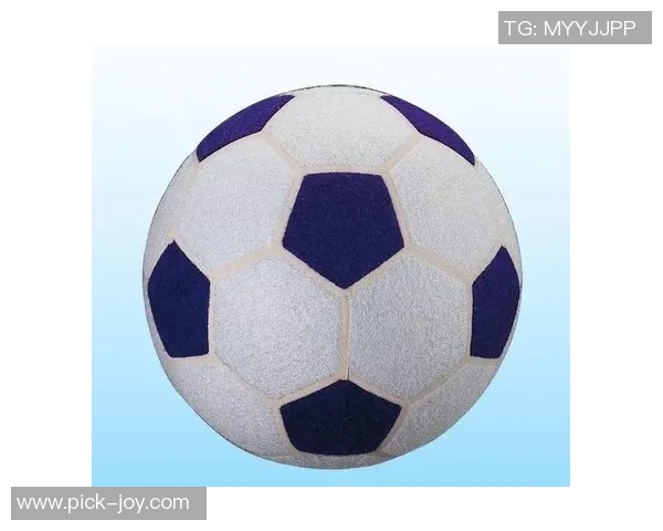 搞笑足球明星女生头像精选趣味图片展现足球魅力与可爱风采 搞笑足球明星女生头像精选趣味图片展现足球魅力与可爱风采