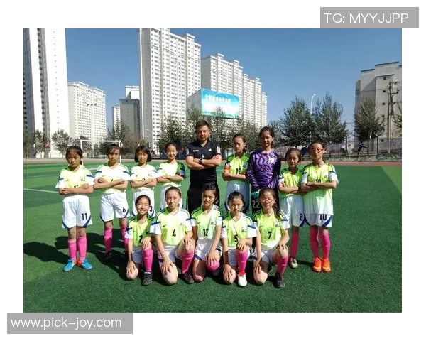 追寻足球梦想的足迹从少年到巨星的成长之路 追寻足球梦想的足迹从少年到巨星的成长之路